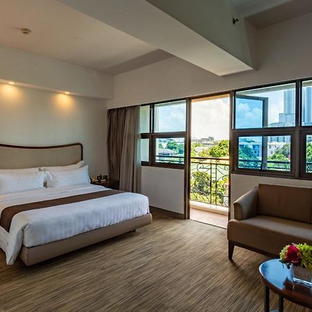 La Breza Hotel Quezon City Εξωτερικό φωτογραφία