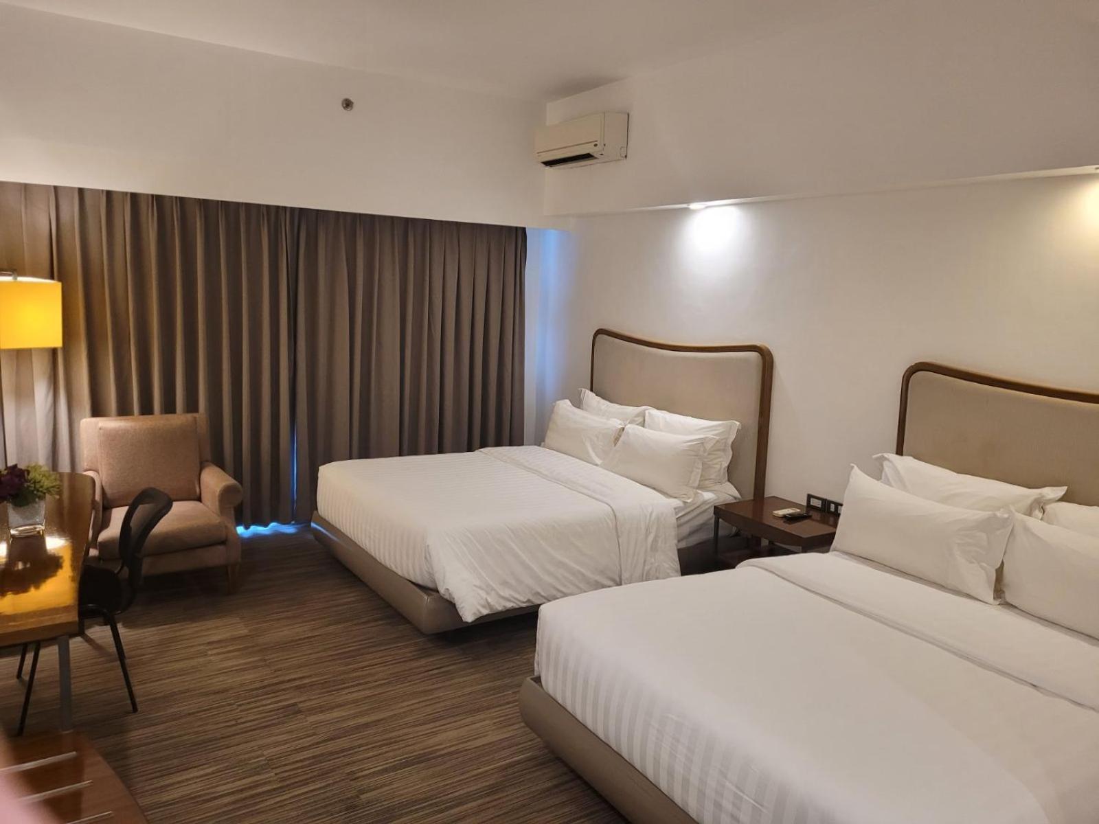 La Breza Hotel Quezon City Εξωτερικό φωτογραφία