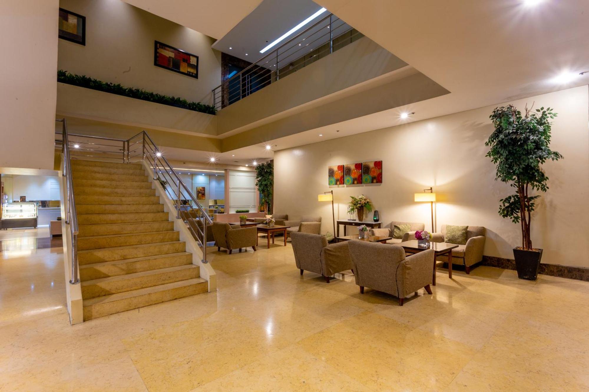 La Breza Hotel Quezon City Εξωτερικό φωτογραφία