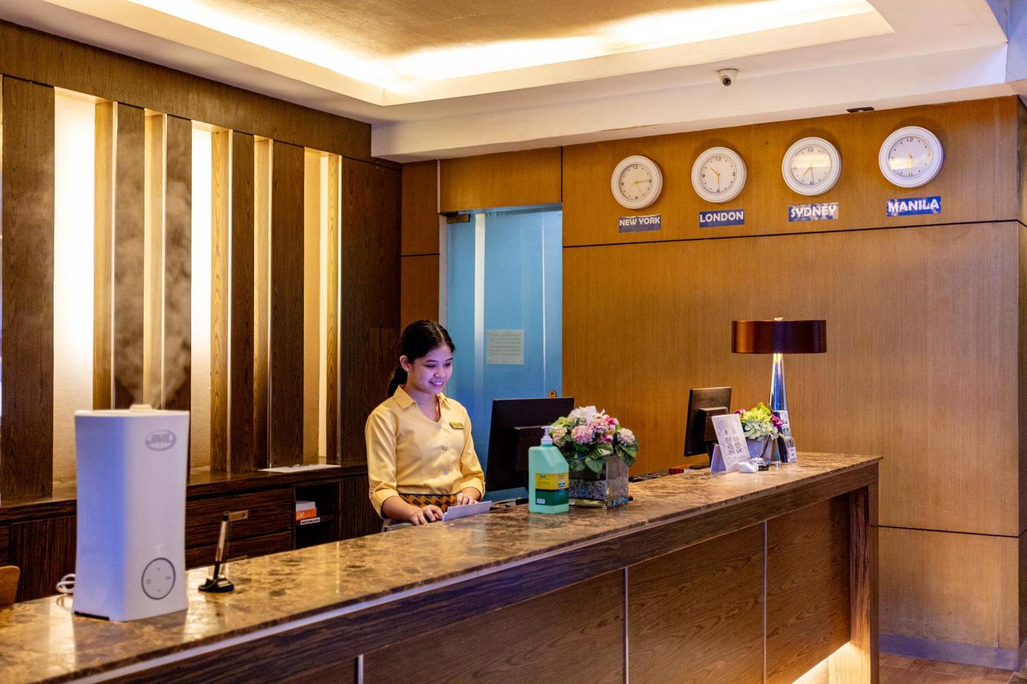 La Breza Hotel Quezon City Εξωτερικό φωτογραφία