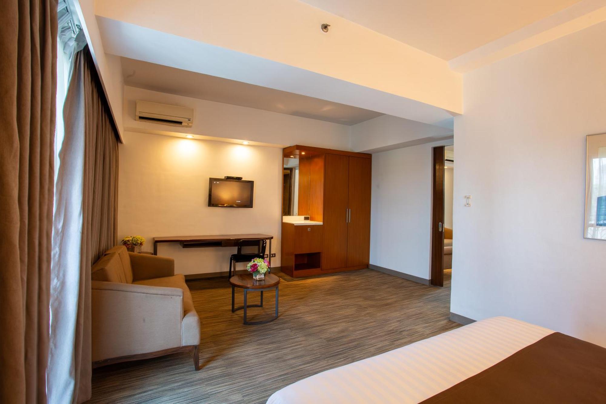 La Breza Hotel Quezon City Εξωτερικό φωτογραφία
