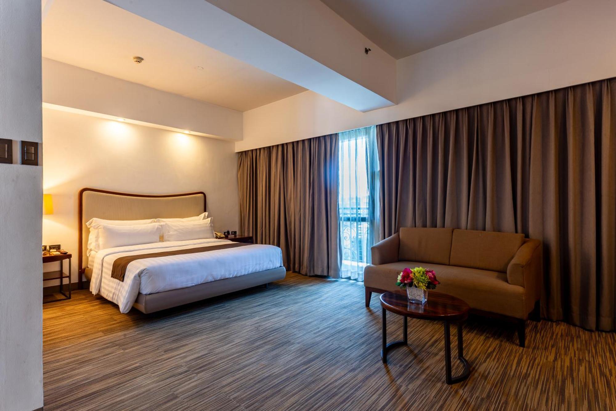 La Breza Hotel Quezon City Εξωτερικό φωτογραφία