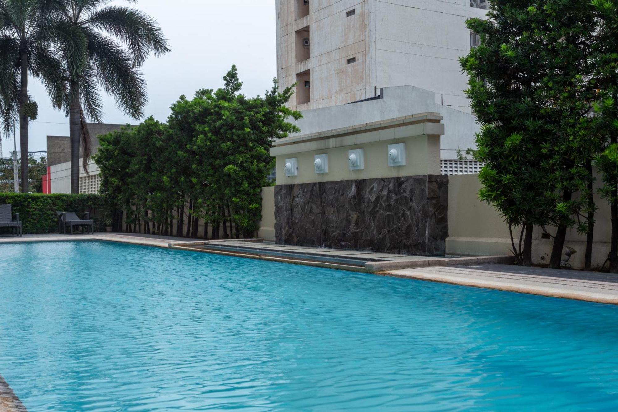 La Breza Hotel Quezon City Εξωτερικό φωτογραφία