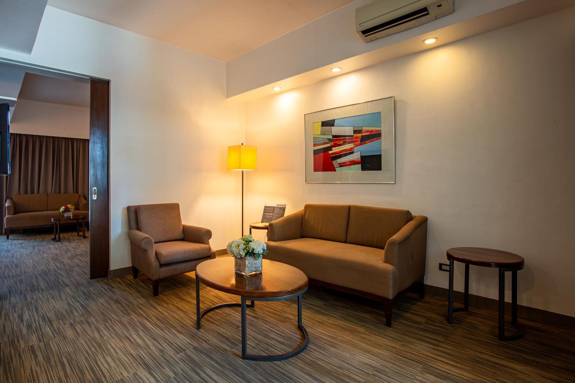 La Breza Hotel Quezon City Εξωτερικό φωτογραφία