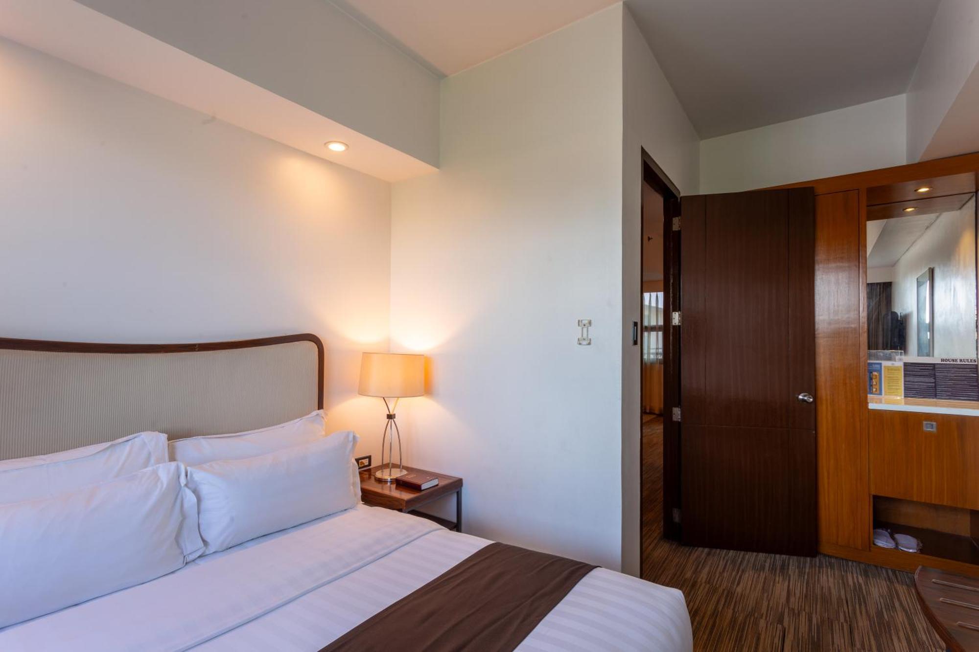 La Breza Hotel Quezon City Εξωτερικό φωτογραφία