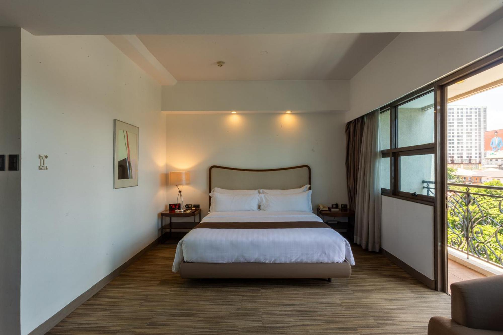 La Breza Hotel Quezon City Εξωτερικό φωτογραφία