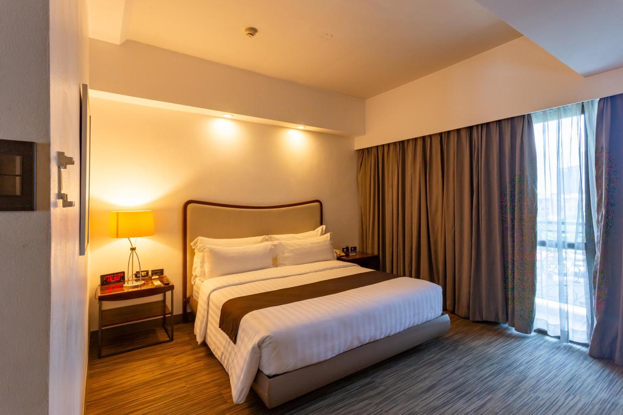 La Breza Hotel Quezon City Εξωτερικό φωτογραφία