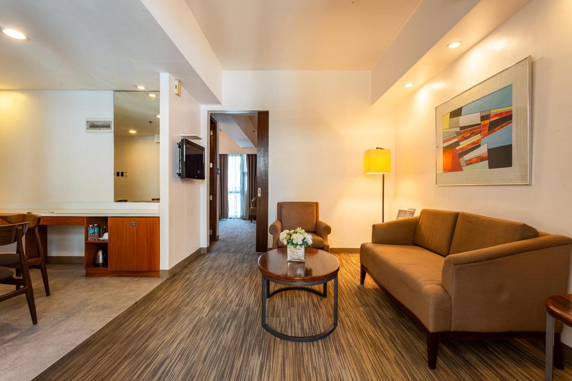 La Breza Hotel Quezon City Εξωτερικό φωτογραφία