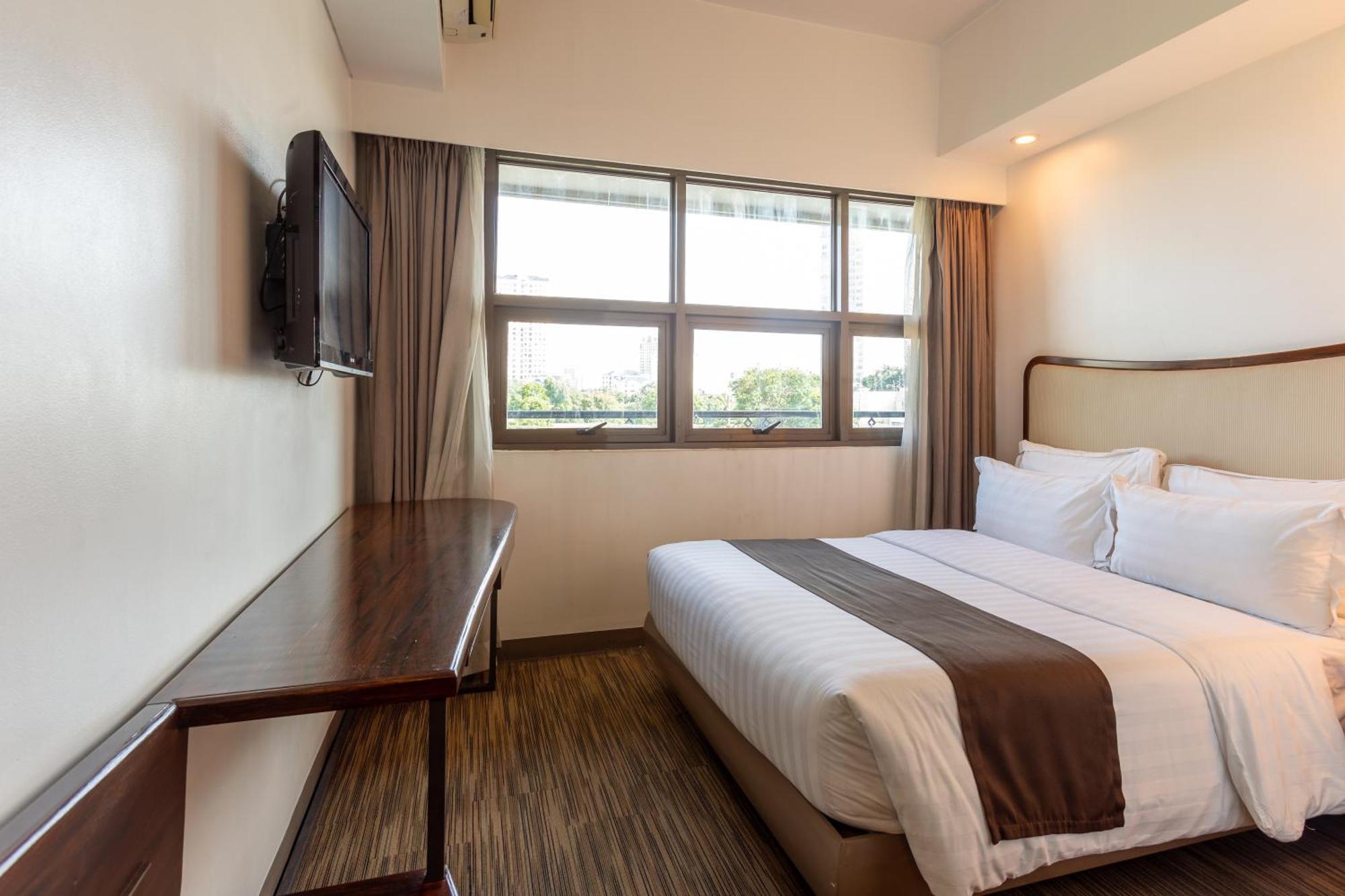 La Breza Hotel Quezon City Εξωτερικό φωτογραφία