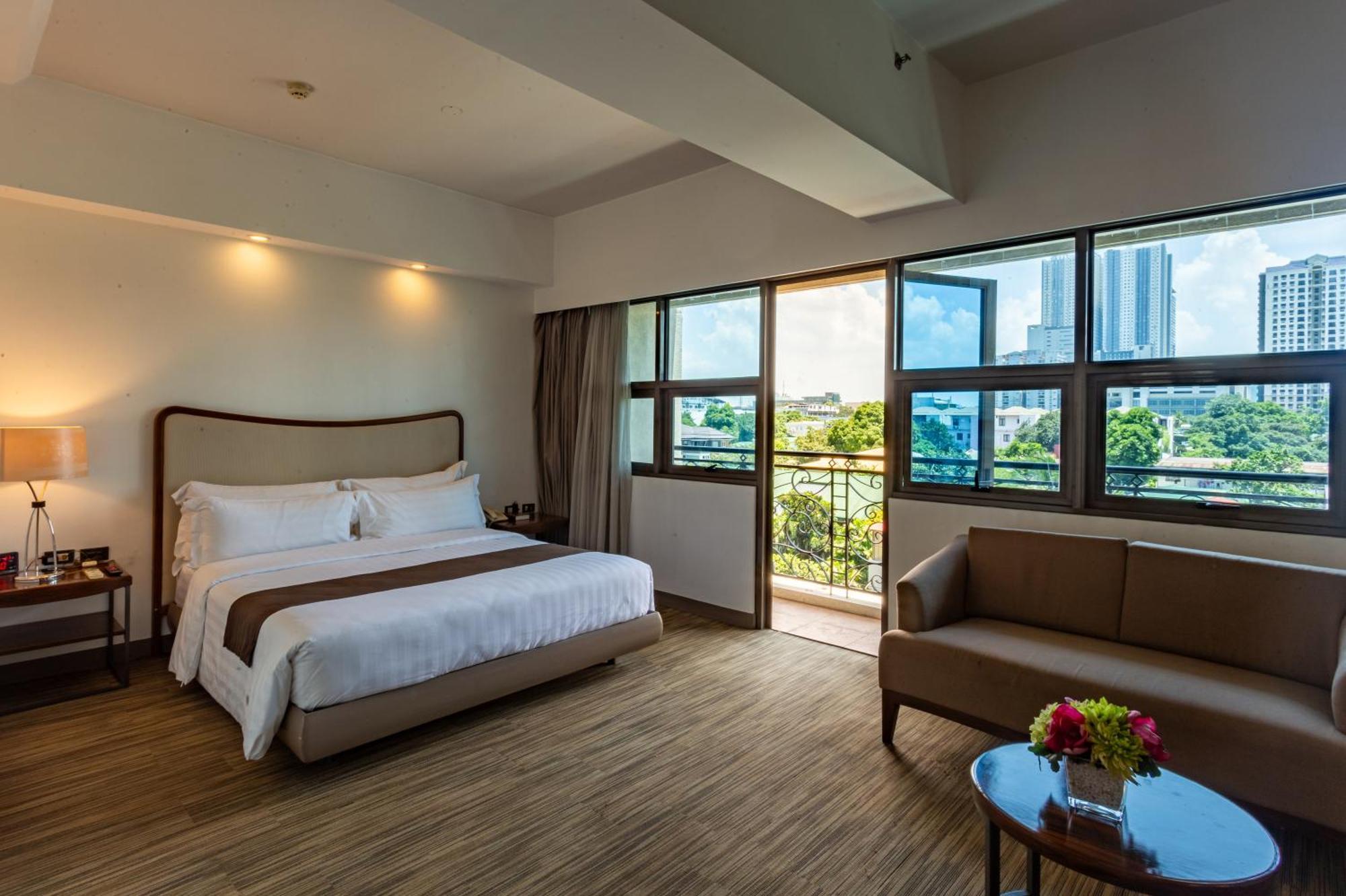 La Breza Hotel Quezon City Εξωτερικό φωτογραφία